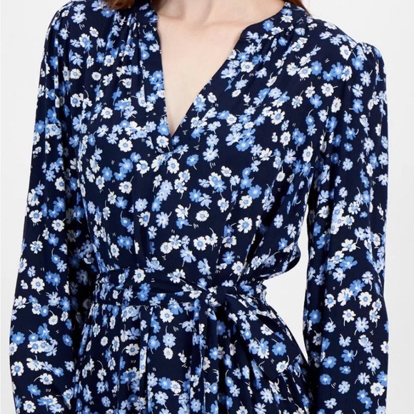 🆕 Tommy Hilfiger Floral Dress – XL (14–16) Floral Blue Wrap Dress 🆕 - Picture 2 of 5